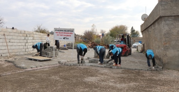 Bozova Belediyesi kilitli parke taşı ve bordür döşeme çalışmalarına devam ediyor
