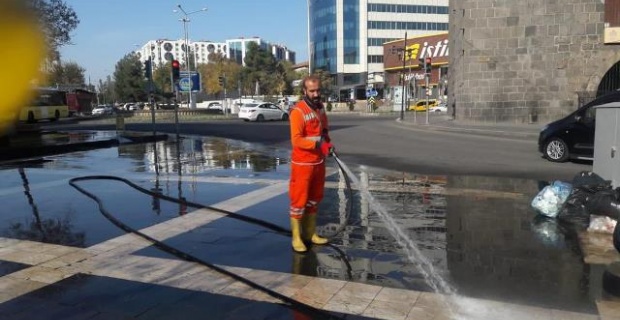 Diyarbakır Büyükşehir "Temizlik Ekiplerimiz Gece Gündüz Demeden Çalışıyor"