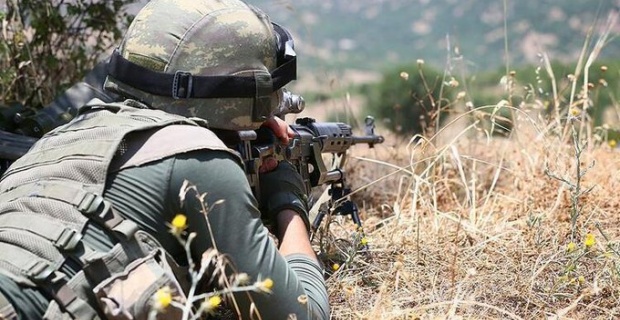 PKK'dan kaçan 4 terör örgütü mensubu güvenlik güçlerine teslim oldu.