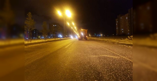 Diyarbakır Büyükşehir "Kar ve buzlanmaya karşı 7/24 görev başındayız"