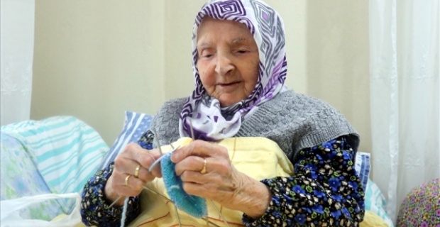Milli Savunma Bakanlığı "Zeliha Ninemizi Evinde Ziyaret Ederek Çoraplar için Teşekkür Ettik"