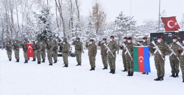 MSB "Azerbaycan Ordusundaki Kahraman Kardeşlerimiz “Kış Tatbikatı” için Kars'a Geldi"
