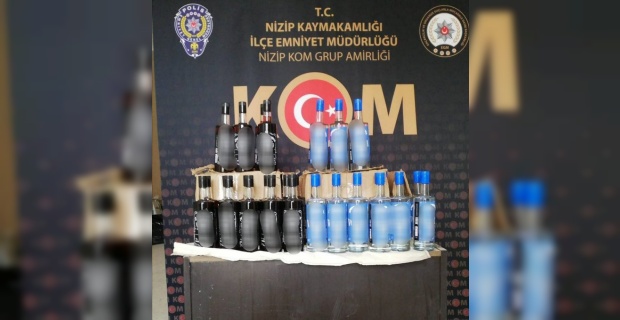 Nizip'te 80 şişe gümrük kaçağı alkol ele geçirildi.