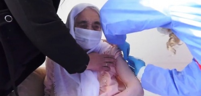 Sağlık Bakanı Koca "85 yaş üzeri büyüklerimizin aşıları evde yapılıyor"