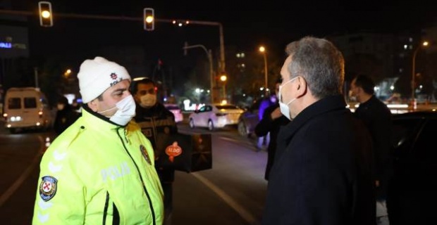 Şanlıurfa Büyükşehir Belediye Başkanı Beyazgül,yeni yıla polisler ve basın mensupları ile girdi