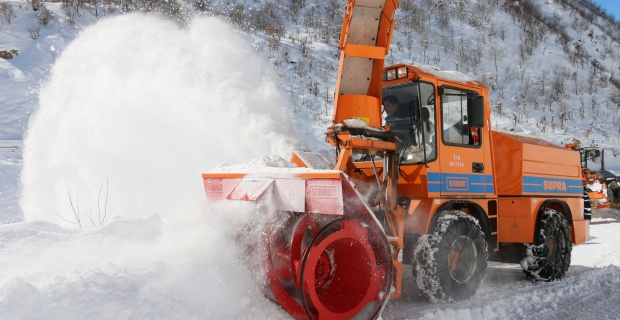 Siirt'te karla mücadele çalışmaları devam ediyor