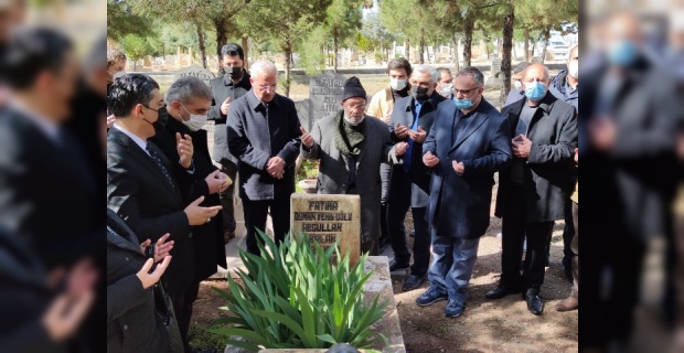 Abdullah Balak,vefatının 4.yıldönümünde mezarı başında dualarla anıldı.