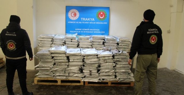Edirne’de 230 kilogram uyuşturucu madde ele geçirildi.