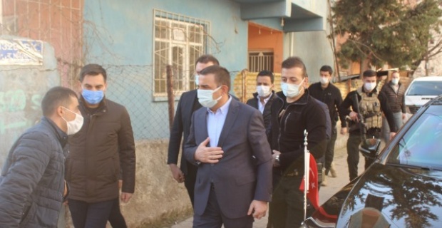 Siirt Valisi Hacıbektaşoğlu'ndan Şehit Sungur'un ailesine taziye ziyareti.