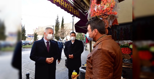Gaziantep Valisi Gül "maskesiz ve mesafesiz büyük risk altındasınız"