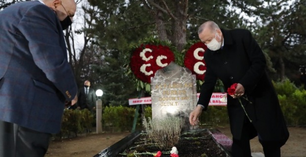 Cumhurbaşkanı Erdoğan, MHP Kurucu Genel Başkanı Alparslan Türkeş‘in anıt mezarını ziyaret etti