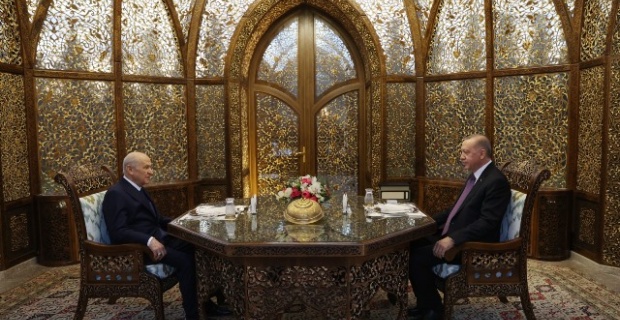 Erdoğan ve Bahçeli, Özbek Otağı'ndaki iftar yemeğinde bir araya geldi.