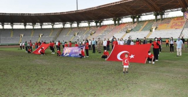Tüm Türkiye’de Saat 19.19’da İstiklal Marşı Okundu