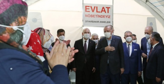 Cumhurbaşkanı Erdogan,evlat nöbeti tutan Diyarbakır annelerini ziyaret etti.