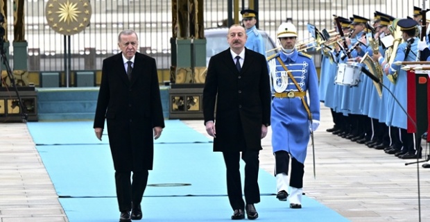 Cumhurbaşkanı Erdoğan,Aliyev'i Cumhurbaşkanlığı Külliyesi'nde resmi törenle karşıladı.