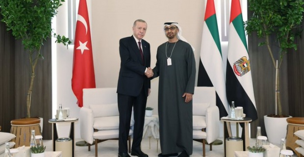 Erdoğan, Dubai'de B.A.Emirlikleri Devlet Başkanı Muhammed Bin Zayed Al Nahyan ile bir görüşme gerçekleştirdi.