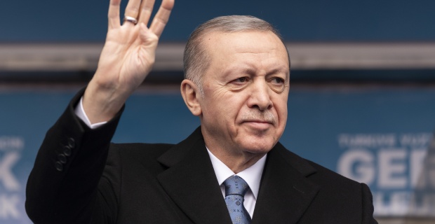 Cumhurbaşkanı Erdoğan 00.30’da AK Parti Genel Merkezi’nde vatandaşlara hitap edecek.