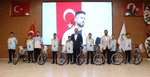 Başkan Canpolat, “Türkiye’de ve dünyada madalyalarla dönen sporcu kardeşlerimizi yetiştirmeye devam edeceğiz”