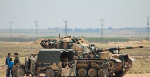 Suriye sınır hattına askeri zırhlı araçlar yerleştirildi.