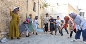 Türk ve Suriyeli çocuklar sokak oyunlarında bir araya geldi.