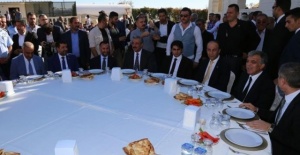 Abdullah Gül,onuruna verilen yemekte