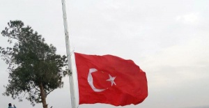 Suriye Sınırına Dev Türk Bayrağı