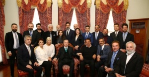 Erdoğan, Beylerbeyi Sarayı'nda sanatçıları kabul etti.