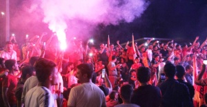 Galatasaraylı Taraftarlar Meydanlara İndi