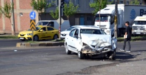 Trafik Kazasında 2 Polis, 1 Uzman Çavuş Yaralandı