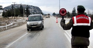 Trafik kural ihlaline Jandarma'dan Dur.