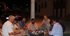 Başkan Aksoy "Gece geç saatlerde çay sohbeti yapıyoruz"
