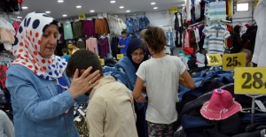 Siverek'te Bayram öncesi 600 yetime elbise yardımı