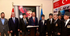 Vali Erin "Başta Gazi Mustafa Kemal Atatürk ve silah arkadaşları olmak üzere tüm Şehitlerimizi ve Gazilerimizi minnetle anıyorum."