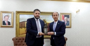 Büyükelçi Önen'den Yemyeşil Urfa kampanyasına 100 fidan