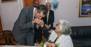 Milli Eğitim Bakanı Ziya Selçuk, huzurevinde yaşamını sürdüren emekli öğretmenlerle bir araya geldi