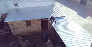 Akçakale'de ihtiyaç sahibi ailenin evi bakım ve onarımı yapılarak, yenilendi.