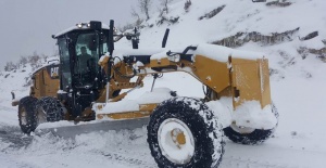 Siirt Valiliği "kar küreme ve yol açma çalışmaları aralıksız devam ediyor"