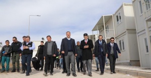 Elazığ Valisi Kaldırım, Geçici Konteyner Konaklama alanını ziyaret etti.