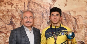 Mardin Valisi Yaman,Kick – Boks Avrupa Şampiyonu Çelik'i Kabul Etti.