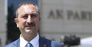 Adalet Bakanı Gül, noterlerin de nöbet sistemiyle hizmet vereceğini açıkladı.