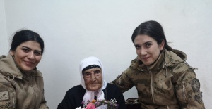 Adıyaman Jandarma'dan 114 Yaşındaki Fatma Nineye ziyaret