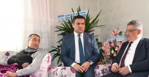 Adıyaman Valisi Pekmez,Gazi Topal’ı Besni'deki evinde ziyaret etti