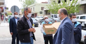 Başkan Aksoy Sahaya İnerek Kolonya ve Maske Dağıttı.
