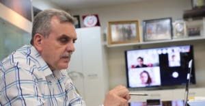 Şanlıurfa Büyükşehir Belediye Başkanı Beyazgül,Başkanlık görevini görme engelli Sümeyra Cüncü’ye bıraktı.