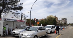 Şanlıurfa Büyükşehir Siverek'te günde bin aracı ücretsiz dezenfekte ediyor.