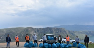Siirt Belediyesi "Deyr Tepesi'ndeki çöpleri temizledik"
