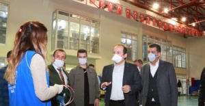 Vali Pehivan "Gençlik Merkezindeki maske üretim atölyesini ziyaret etti"