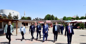 Başkan Gürkan,Sümerparkta devam eden restorasyon çalışmalarını inceledi.