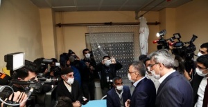 Cumhurbaşkanı Yardımcısı Oktay,Karlıova Devlet Hastanesinde tedavi gören yaralıları ziyaret etti..