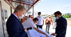 Gaziantep Valisi Gül,AFAD hizmet binası inşaat alanında incelemelerde bulundu.